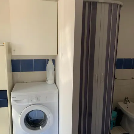 Home.70 Carini 아파트 *