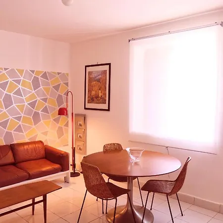 Home.70 Carini Lejlighed *